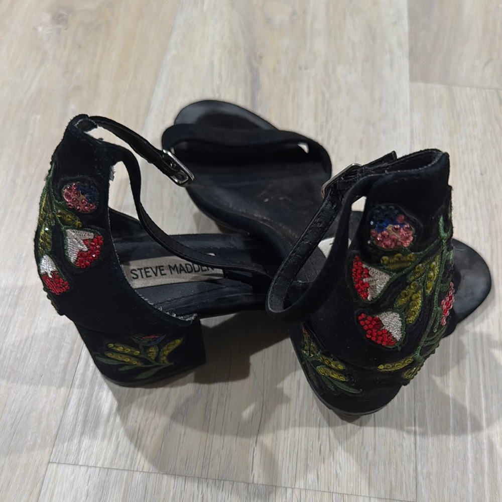 **Steve Madden Black and Red Embroidered Heels